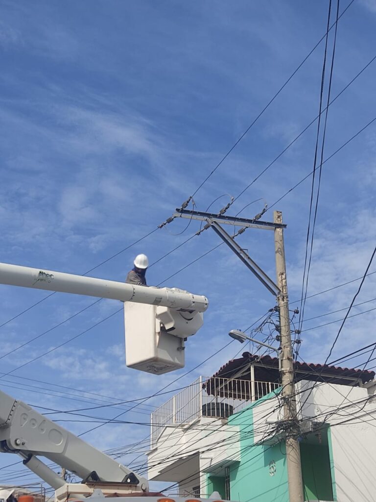 Avanza reposición de redes eléctricas en el barrio Las Moras I Etapa de ...